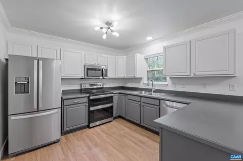 Kitchen - 20 Colonial Rd, Palmyra, VA 22963 photo 2 of 4