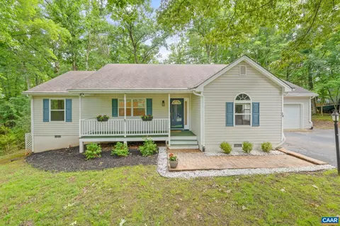 20 Colonial Rd, Palmyra, VA 22963