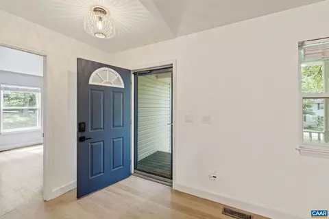 Entry Way - 20 Colonial Rd, Palmyra, VA 22963 photo 3 of 5