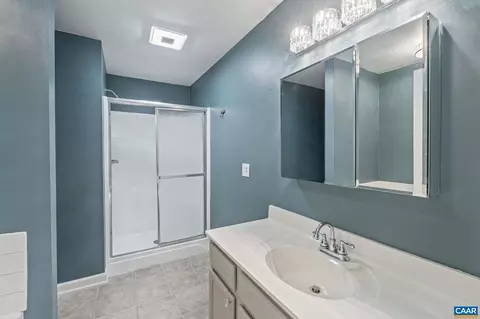 Bath - 20 Colonial Rd, Palmyra, VA 22963 photo 2 of 3