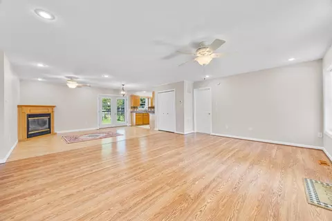 Living - Undisclosed, Broadway, VA 22815 photo 2 of 7