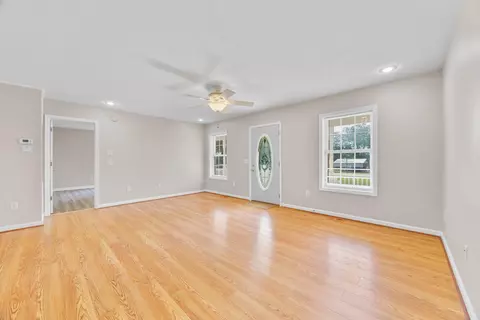 Living - Undisclosed, Broadway, VA 22815 photo 3 of 7