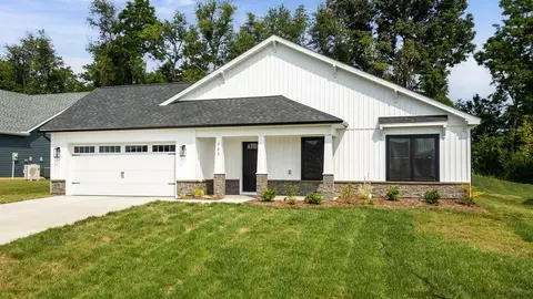 181 Lindburgh Dr, Waynesboro, VA 22980