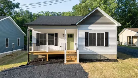 1019 Frye St, Waynesboro, VA 22980