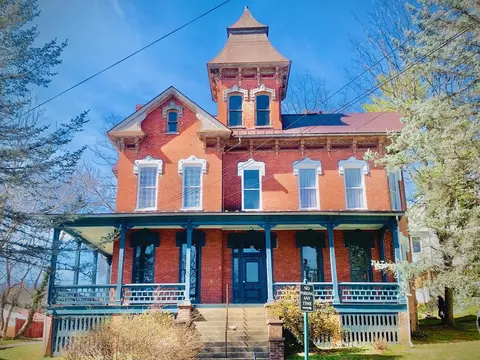 20 N Jefferson St N, Staunton, VA 24401