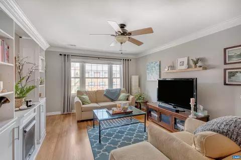 2421 Barracks Pl #4, Charlottesville, VA 22901