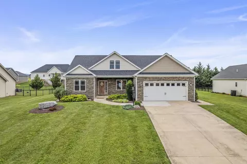 325 Petros Dr, Waynesboro, VA 22980