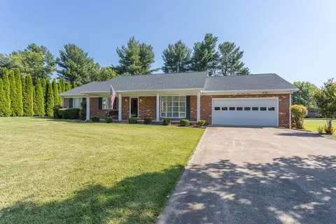 313 Stonewall Dr, Waynesboro, VA 22980