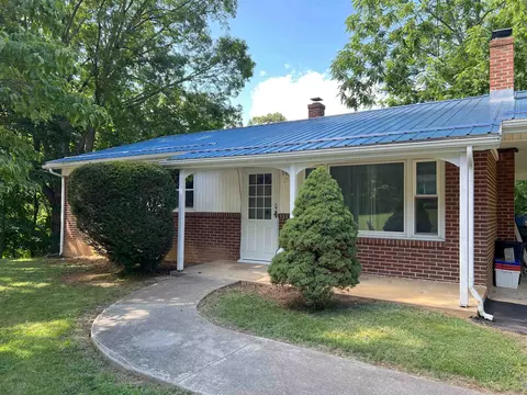 414 Devon Rd, Staunton, VA 24401 photo 2