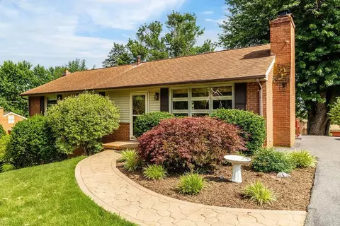 304 Burnley Dr, Staunton, VA 24401