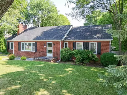 1625 W Main St W, Waynesboro, VA 22980