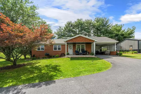 2737 Barrenridge Rd, Staunton, VA 24401