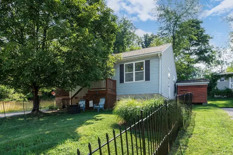 1404 Peach St, Waynesboro, VA 22980