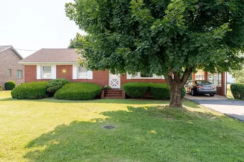 205 Lewis Ave, Elkton, VA 22827
