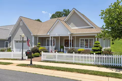 105 Midvale Xing, Staunton, VA 24401