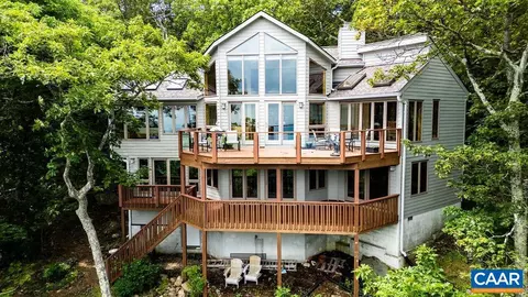 788 Devils Knob Loop, Roseland, VA 22967