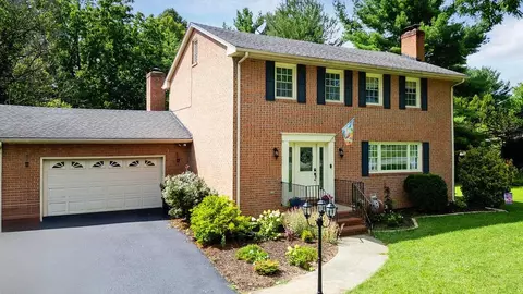 935 Glenwood Blvd, Waynesboro, VA 22980
