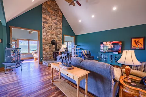 Living - 747 New Providence Rd, Raphine, VA 24472 photo 3 of 4