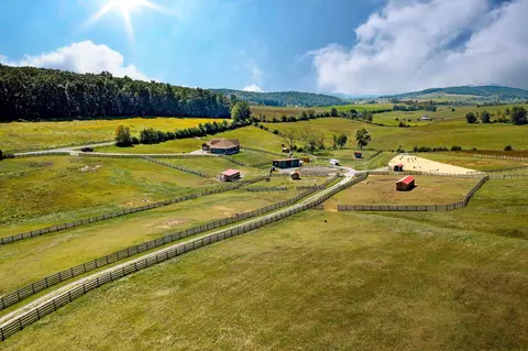 747 New Providence Rd, Raphine, VA 24472