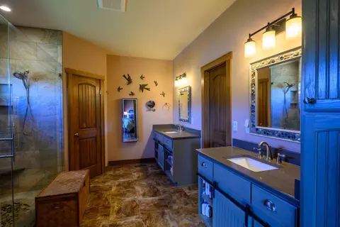 Bath - 747 New Providence Rd, Raphine, VA 24472 photo 2 of 4