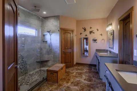 Bath - 747 New Providence Rd, Raphine, VA 24472 photo 3 of 4