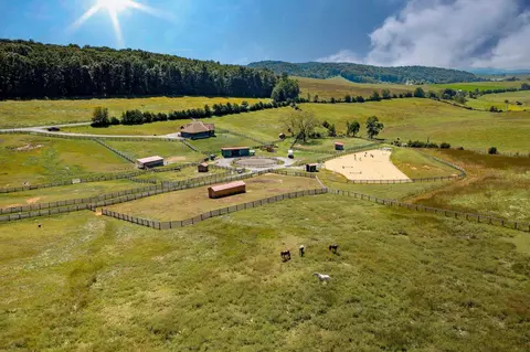 View/Area - 747 New Providence Rd, Raphine, VA 24472 photo 2 of 3