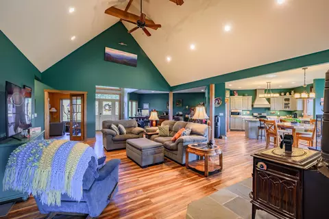 Living - 747 New Providence Rd, Raphine, VA 24472 photo 4 of 4