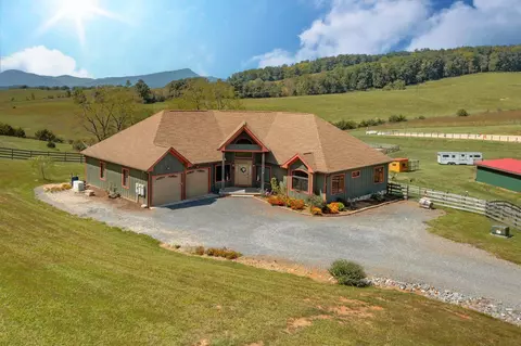 Exterior - 747 New Providence Rd, Raphine, VA 24472 photo 5 of 6