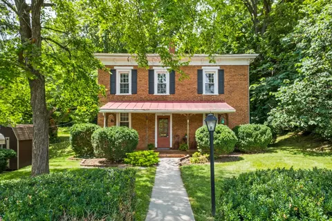 20 Bagby St, Staunton, VA 24401