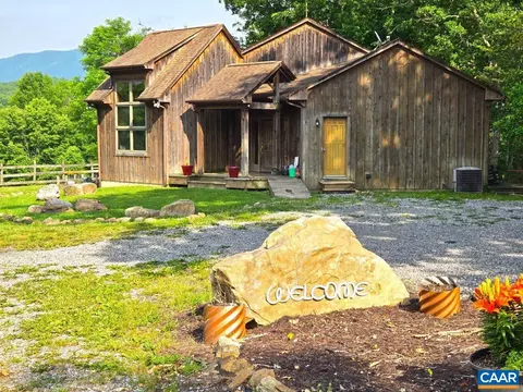 4842 Craig Valley Dr, New Castle, VA 24127