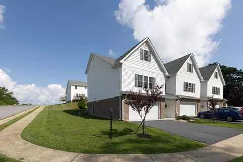 11 Collinswood Way, Staunton, VA 24401