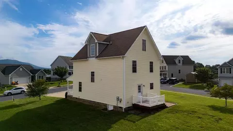 43 Upland Ct, Stuarts Draft, VA 24477 photo 5