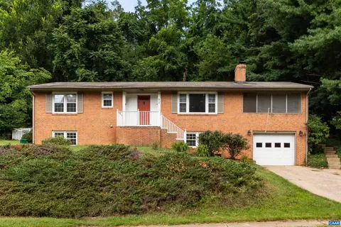 814 N Coalter St N, Staunton, VA 24401