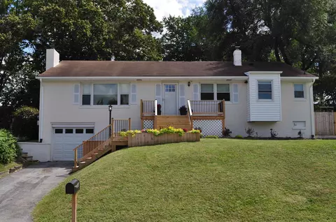 204 Burnley Dr, Staunton, VA 24401