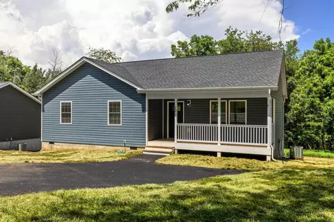 12 Mcarthur St, Staunton, VA 24401