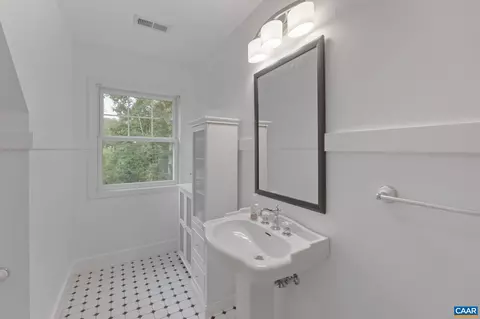 Bath - 21 Acre Ln, Palmyra, VA 22963 photo 3 of 8