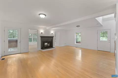 Living - 21 Acre Ln, Palmyra, VA 22963 photo 3 of 5