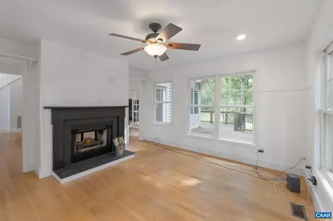 Living - 21 Acre Ln, Palmyra, VA 22963 photo 2 of 5