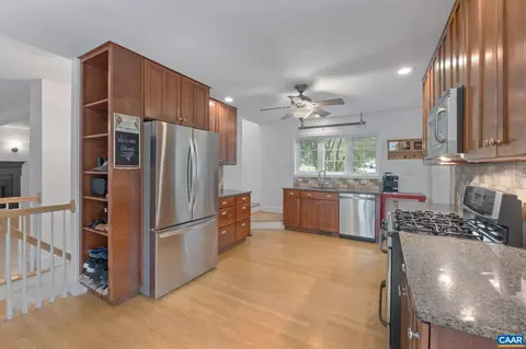 Kitchen - 21 Acre Ln, Palmyra, VA 22963 photo 2 of 6