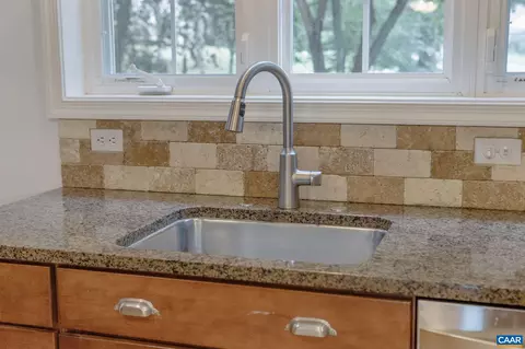 Kitchen - 21 Acre Ln, Palmyra, VA 22963 photo 6 of 6
