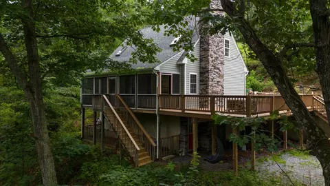 40 N Bear Den Rd N, Waynesboro, VA 22980