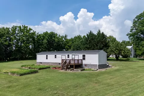 645 Barbershop Rd, Edinburg, VA 22824