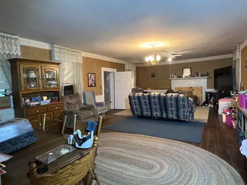77 Main St, Greenville, VA 24440
