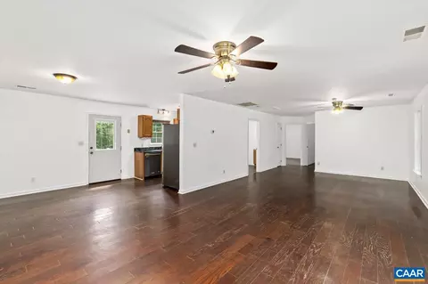 Living - 577 Billy B Rd, Louisa, VA 23093 photo 2 of 3