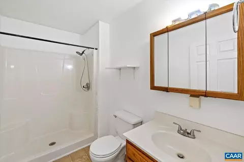 Bath - 577 Billy B Rd, Louisa, VA 23093 photo 1 of 2