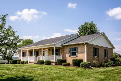 382 S Sunset Dr S, Broadway, VA 22815
