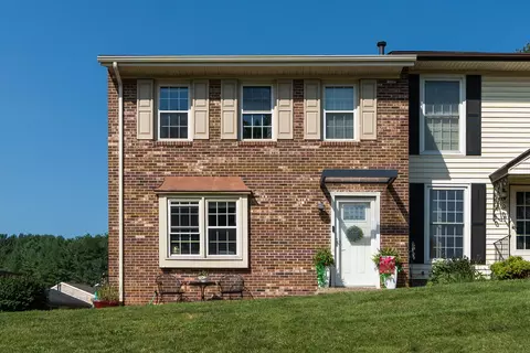108 Essex Dr, Staunton, VA 24401