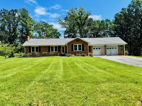 58 Old Hermitage Rd, Waynesboro, VA 22980