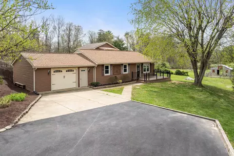 3002 Resort Dr, Mcgaheysville, VA 22840