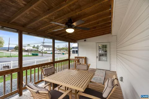 208 E Lee St E, Broadway, VA 22815 photo 5